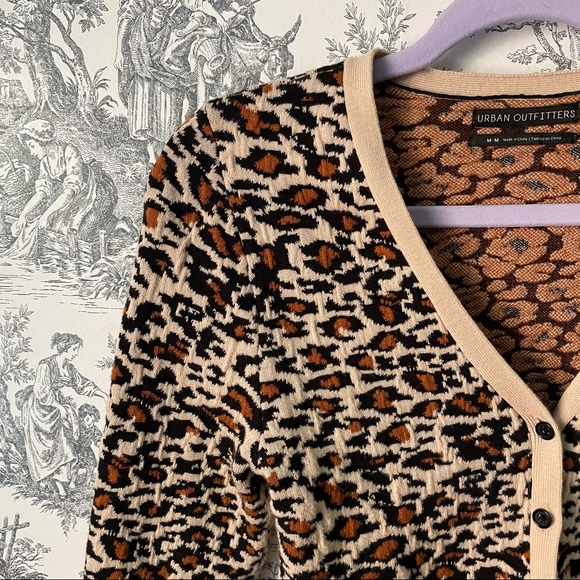 Cheetah Print cardigan - Picture 6 of 7